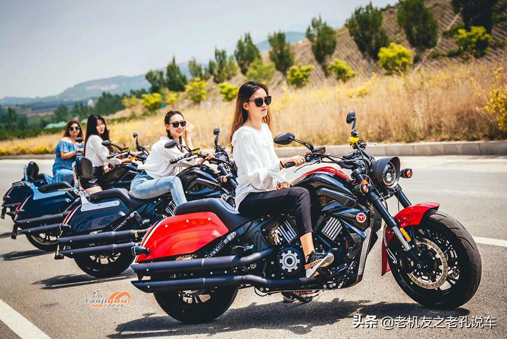 国产“哈雷肥霸”摩瑞MV900，以及国产1810cc美式太子车争相亮相