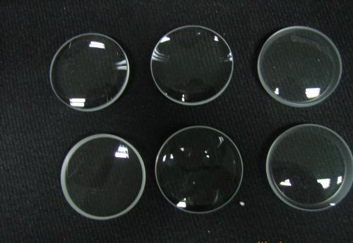 眼镜片蔡司和依视路哪个好,如何选择依视路镜片