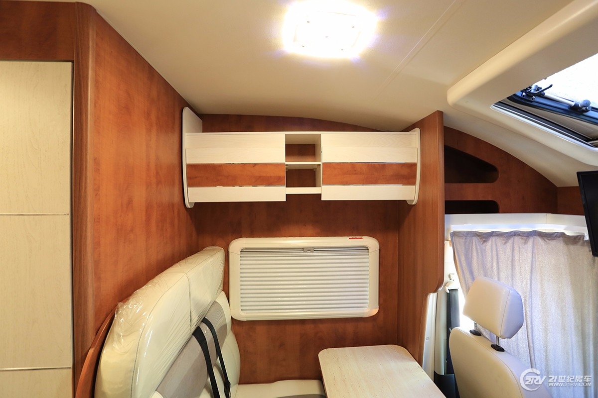 同级别车型谁敢跟它比轻量化！双会客区，实拍亚特plasy631房车