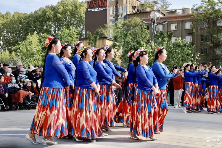 洛阳牡丹广场新疆舞视频,洛阳牡丹广场爵士舞