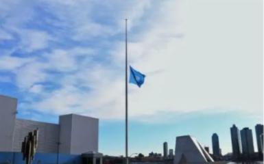 1976毛主席逝世后,世界百国举行吊唁,埃塞举行10万人*行游**