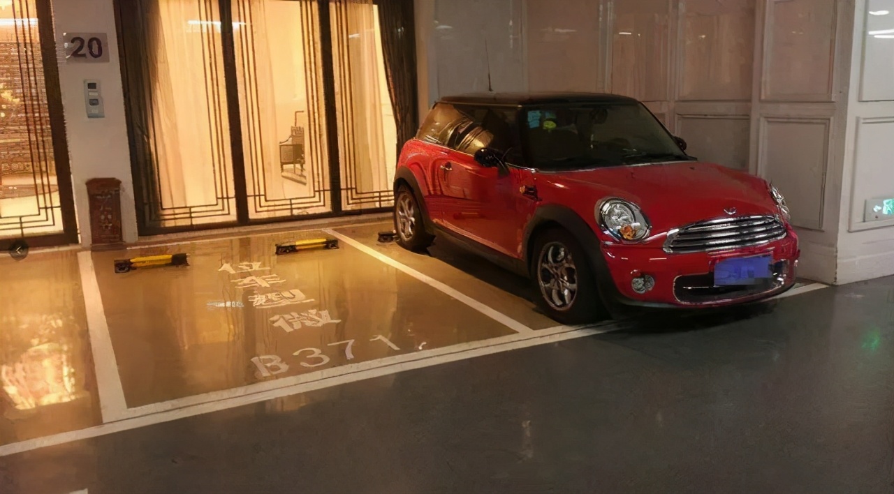 如何选择车位才是最好的,两车位两边柱子选车位技巧