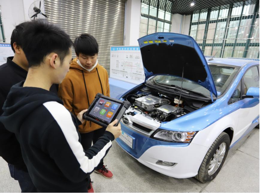 纠结买新能源还是油车,买燃油车还是新能源汽车纠结中