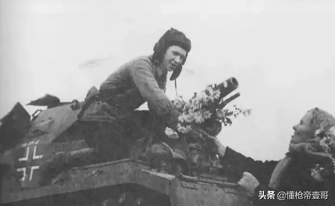 躲在铁王八里不一定安全，自卫*器武**显得尤其重要