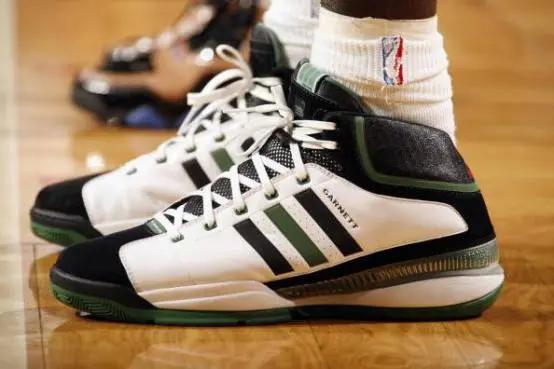 狼王加内特穿过的球鞋,球鞋加内特