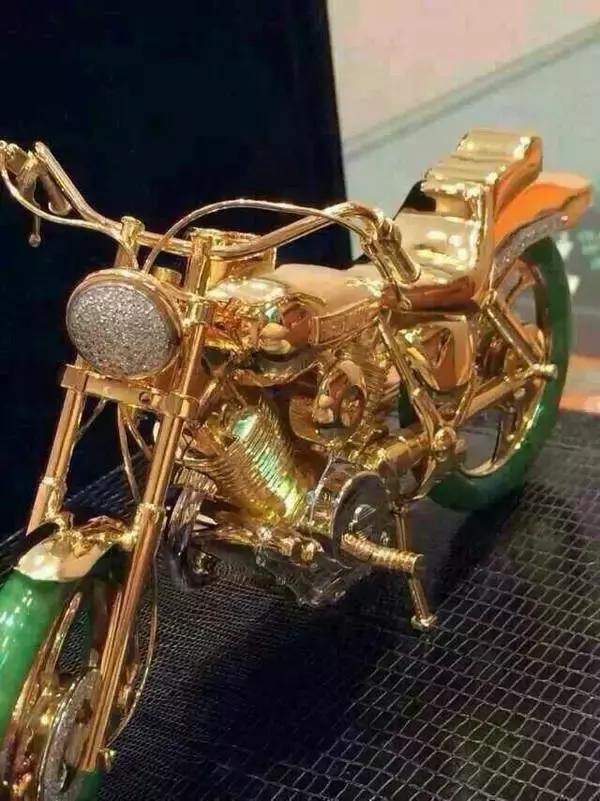 金碧辉煌表现什么,深度解析金碧辉煌