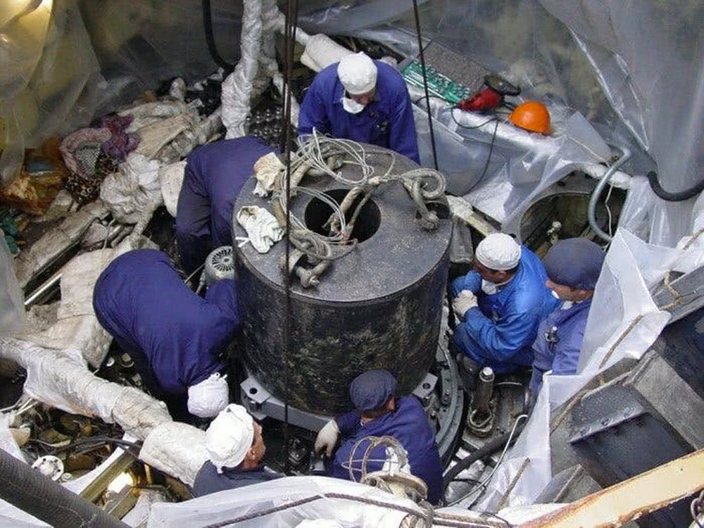 美军卖掉退役航母,美国一美元卖掉的航母