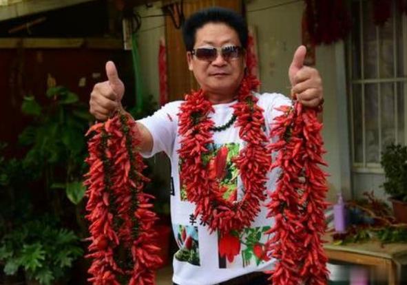 中国辣王李永志吃碎辣椒配白酒,中国辣王李永志讲哪里最能吃辣椒