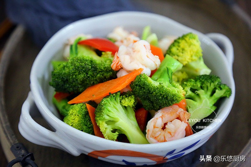 虾和什么素菜炒比较清淡,天气热吃什么虾比较好吃