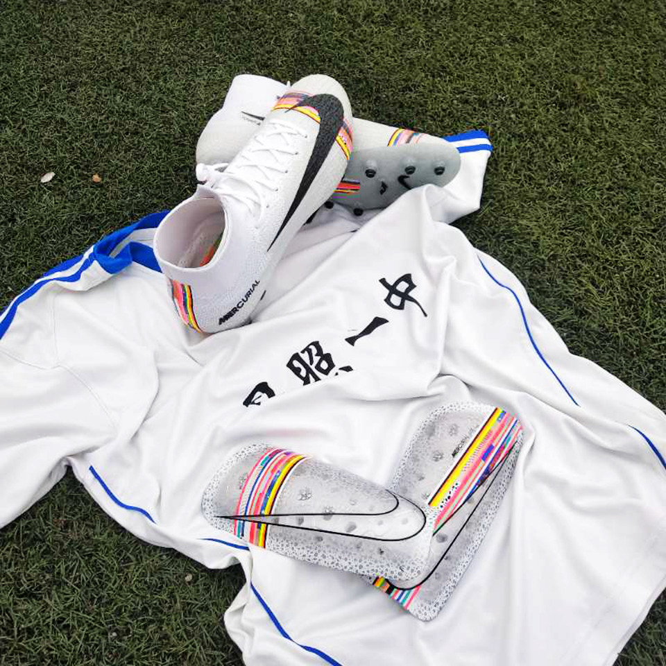 安踏足球鞋enjoyz,看足球鞋就怦然心动