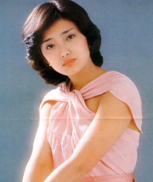 山口百惠的人生选择与归路的启示,山口百惠退出演艺圈的生活方式