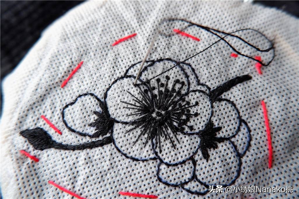 衣服消毒液染色了怎么补救,衣服被84消毒液弄掉色怎么缝