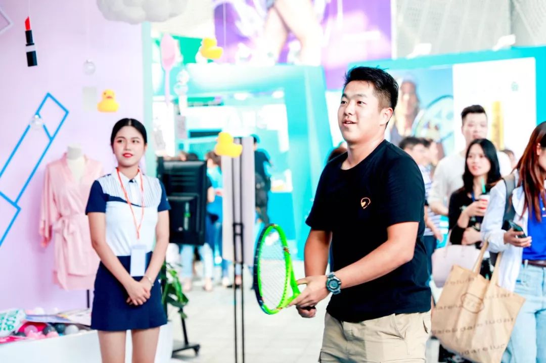 四季沐歌在WTA总决赛上营销玩出新高度，跨界破圈绽放品牌势能