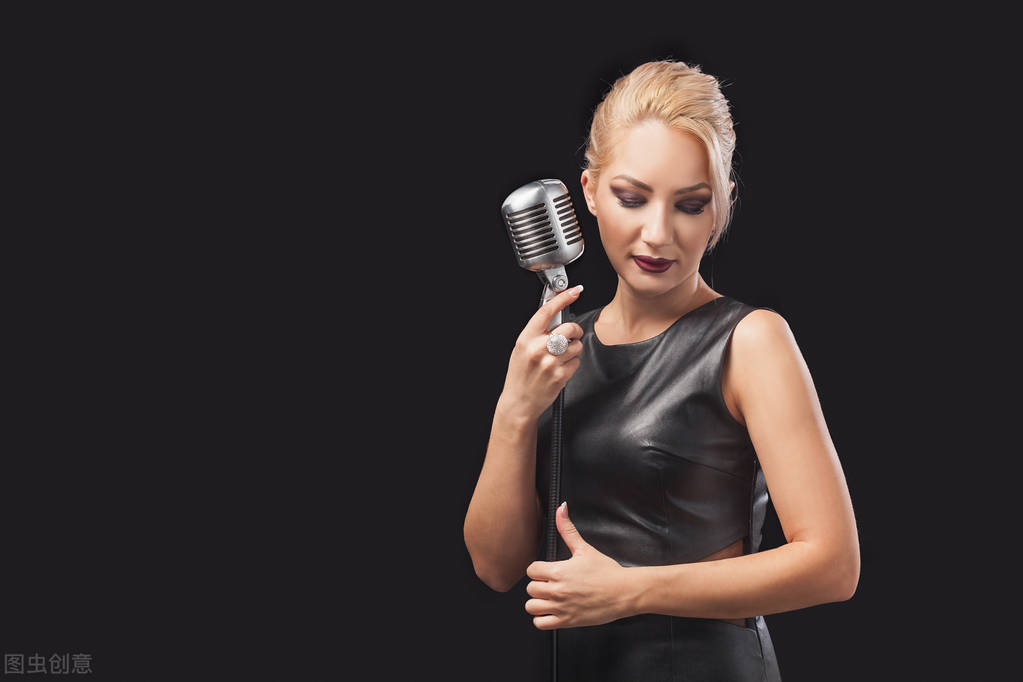 唱歌吸气胸腔扩张腹部收缩,唱歌吸气之后腰部要一直往外撑吗