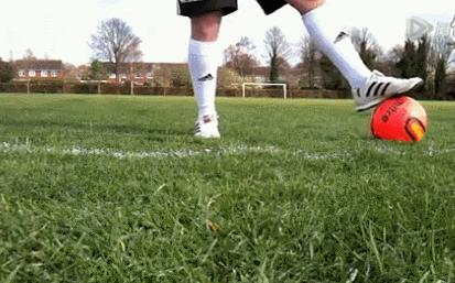 足球变向过人教学视频,足球变向运球训练方法