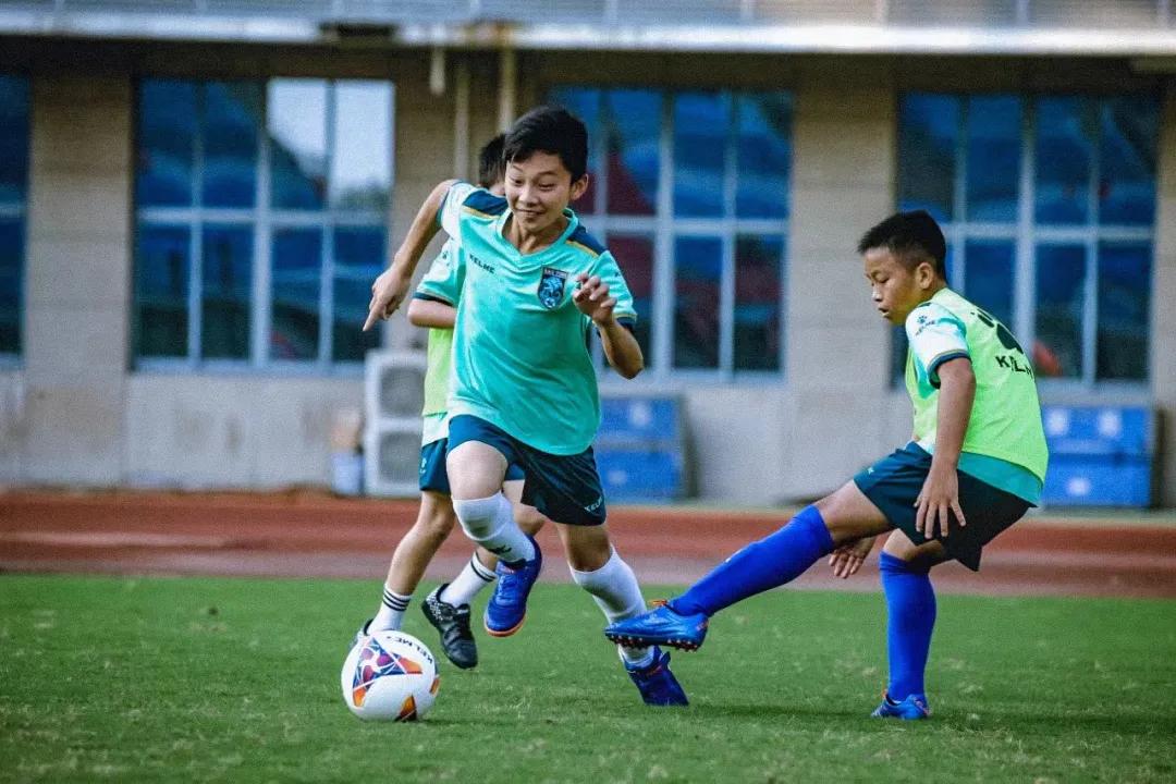 绿茵小课堂|坚持踢球，你的人生或许是这样的......