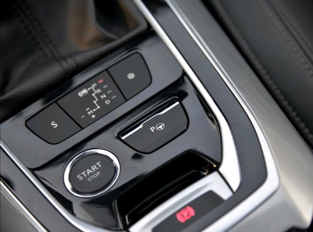 法国小钢炮标致308s,法系小钢炮308s