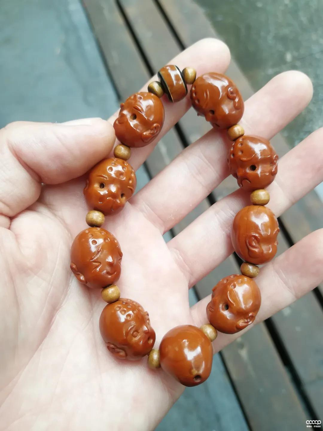 他试了一瓶“印度神油”，盘串6年，包浆妙啊