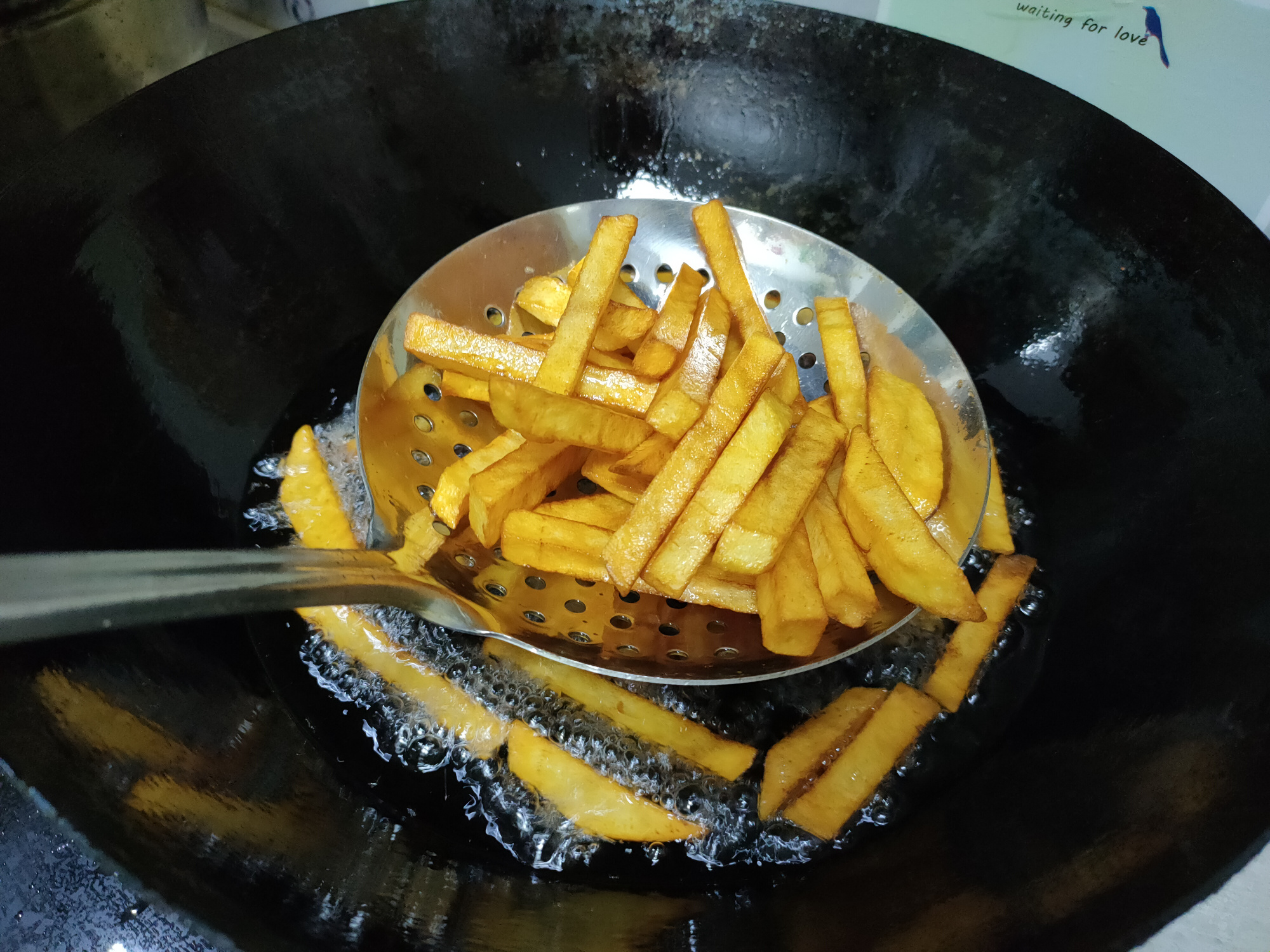 炸薯条是冷水下锅还是热水下锅,炸薯条焯水要不要过凉水