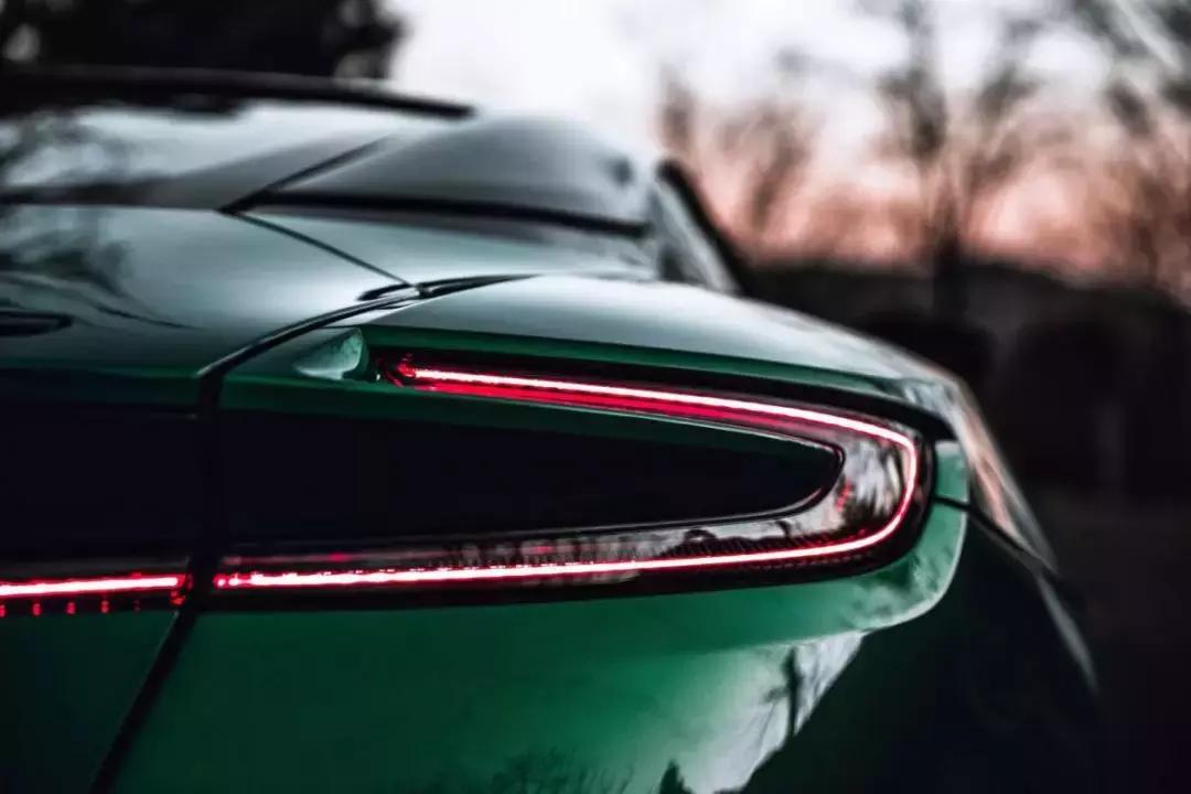 夏东阿斯顿马丁db11试驾,嗜驾