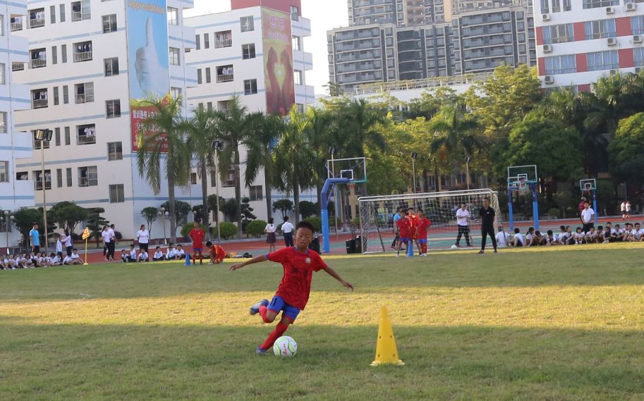 足球明星进校园,足球教练进校园