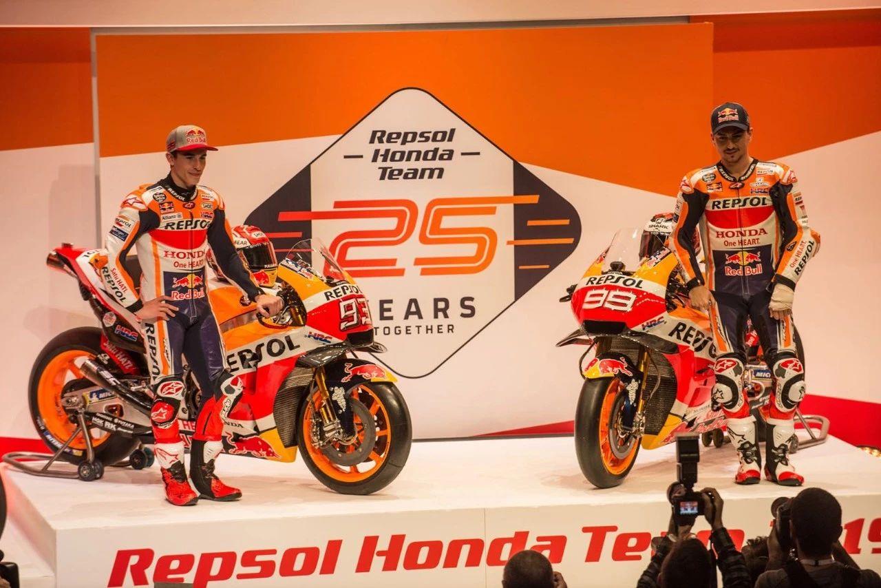 2015本田gp战车全黑,本田motogp最新款赛车