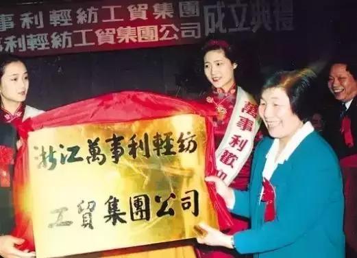 从一个袖套到“百强企业”，这位女企业家凭什么值得员工追随？