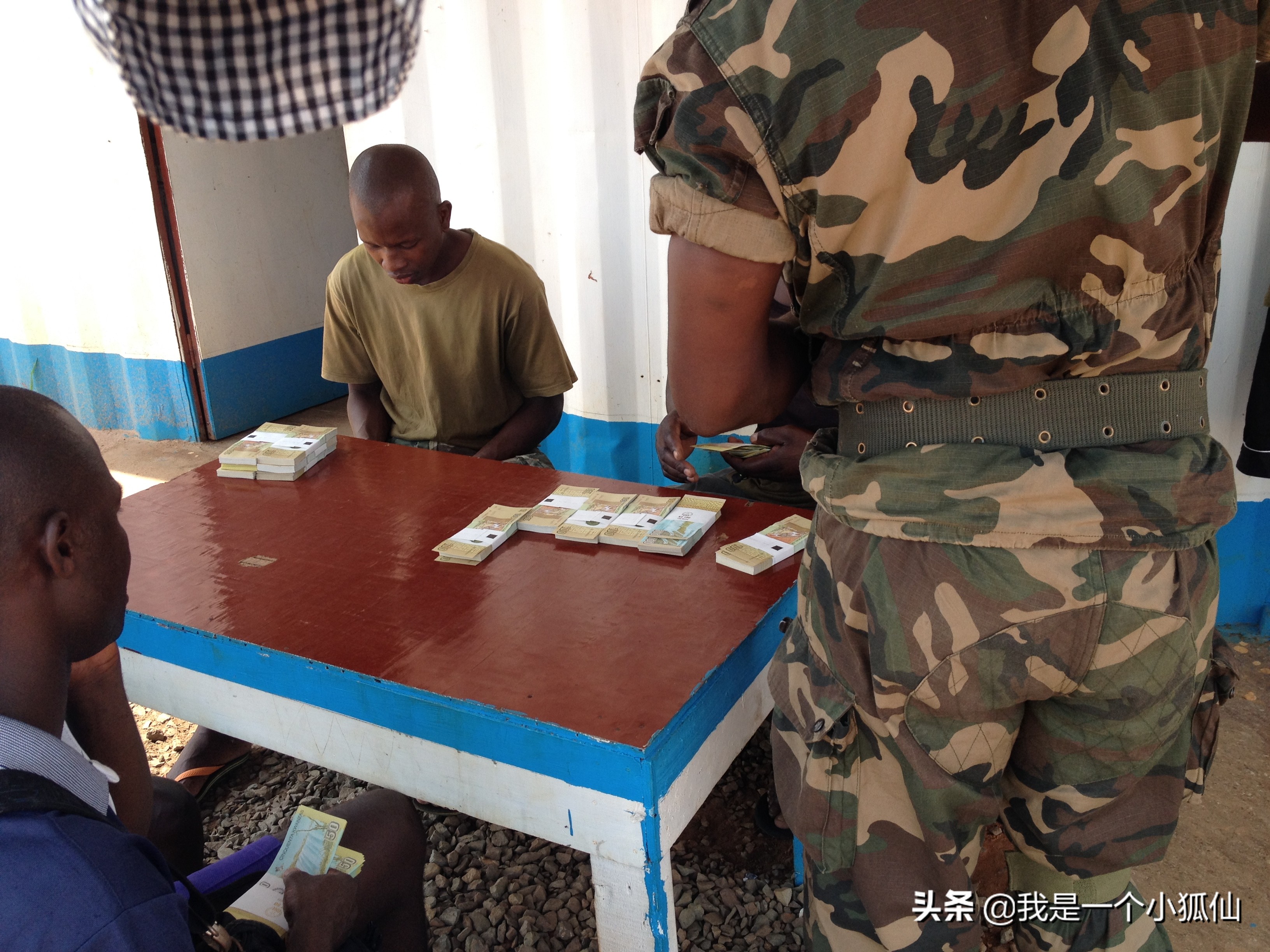 保护我们的非洲安哥拉黑人军人发工资了在非洲安哥拉的日子129