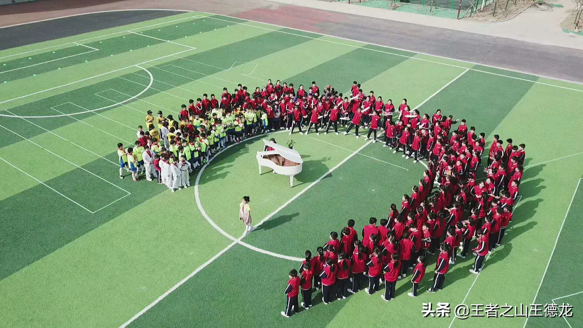 向雷锋同志致敬!为强盛祖国放歌!为文明宣化点赞!