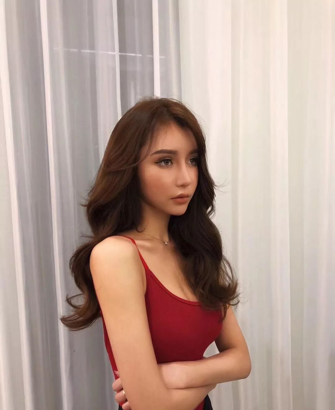 脸大怎么弄发型显脸小,个子矮脸大什么发型好看