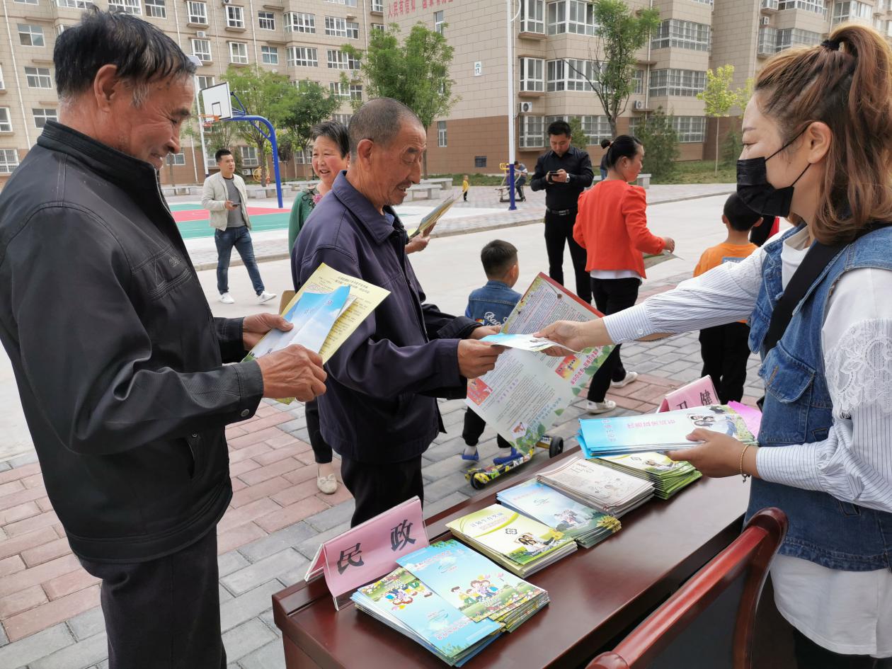 华州区杏林镇：政策宣传进社区热情讲解暖人心