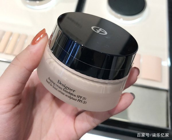 armani阿玛尼柔亮光泽粉底液 (armani阿玛尼新款蓝标大师粉底液)