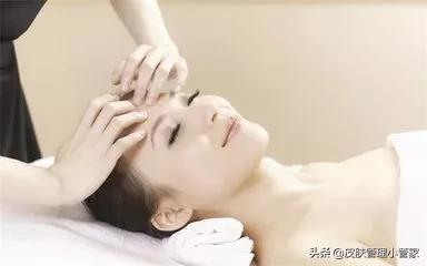 脸上痘坑黑头严重皮肤暗沉,脸有痘坑痘印毛孔大黑头怎么办