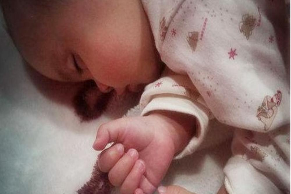 宝宝多大会吃夜奶最合适,宝宝吃夜奶一顿吃多少合适