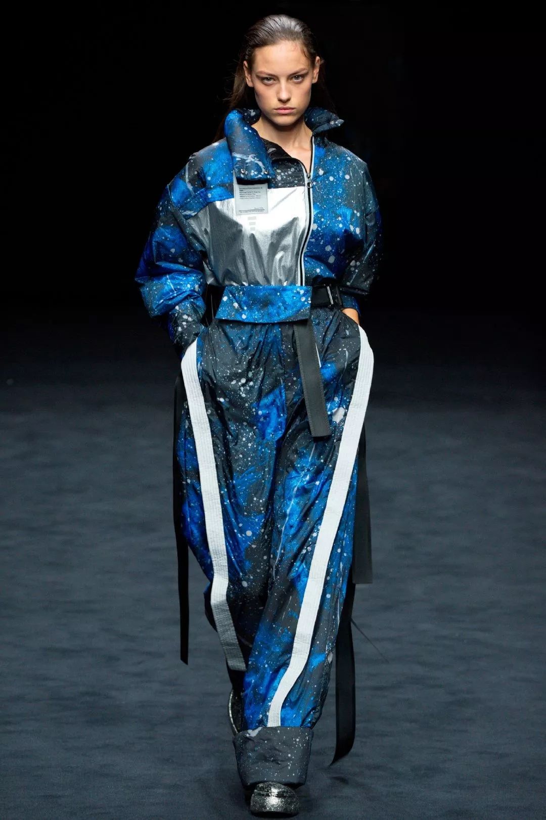 为了抢全球大咖都在翻牌的羽绒服，我差点挤晕在波司登...