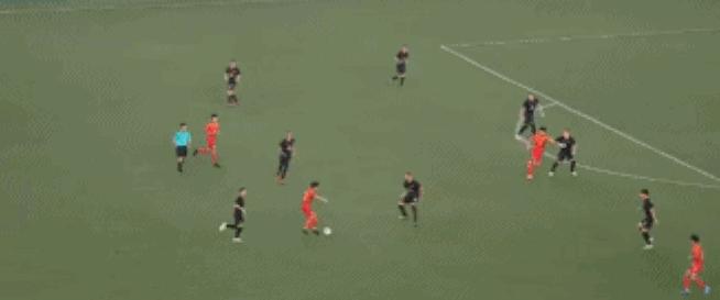 中国足球骄傲!U15国足全胜战绩夺金山杯冠军陈戌源笑开了花