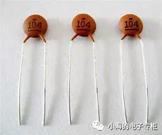 电容是什么样子,电容是什么材料做的