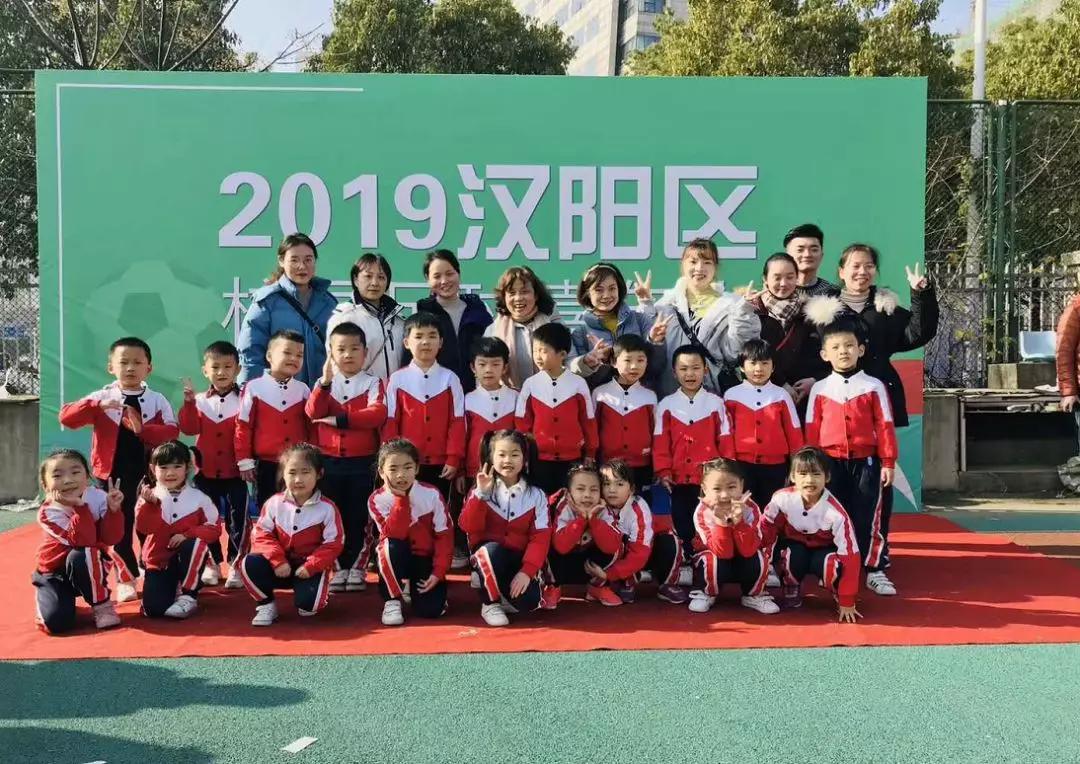 感受竞技的魅力,感受足球的魅力与快乐现场气氛