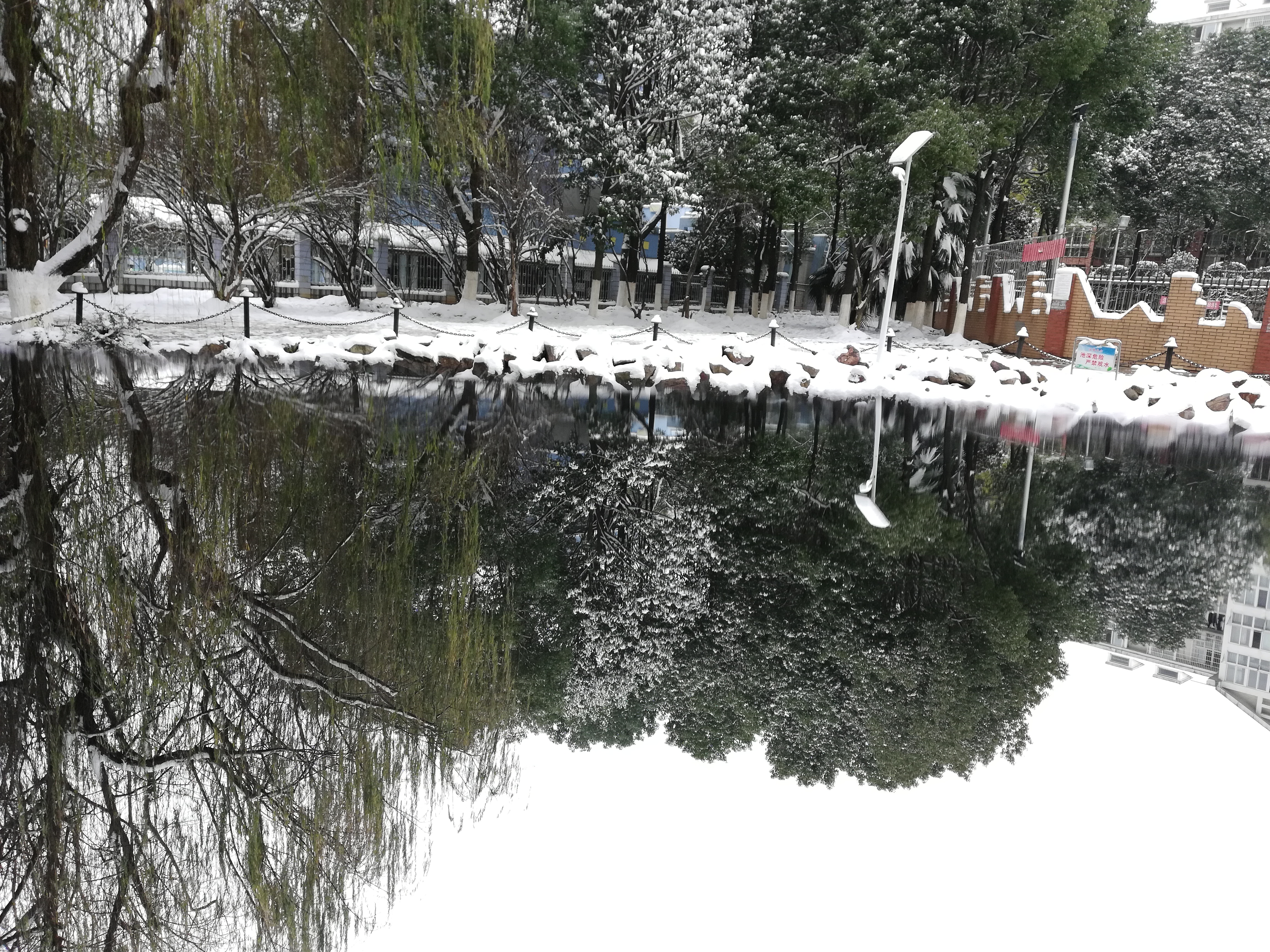 水面效果摄影神器——卡包化妆镜式移动电源