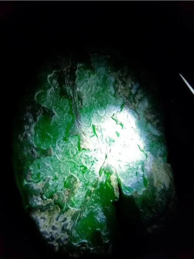 缅甸极品翡翠原石公盘,极品翡翠原石千万级帝王绿