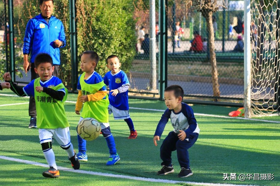 儿童足球训练搞笑瞬间,小孩足球训练10个基本动作