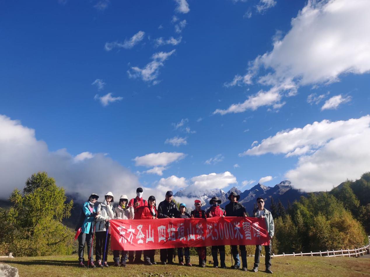 四姑娘山大峰登顶感受,四姑娘山二峰绝望坡有绳索吗