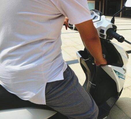 新大洲本田颜值高,新款新大洲本田裂行125踏板摩托车