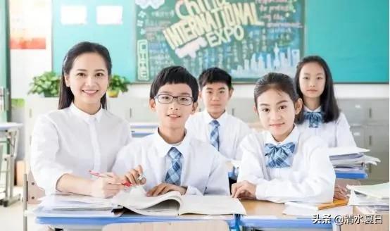 白岩松让孩子吃三种苦的育儿观,白岩松关于李振霞育儿的演讲视频