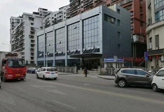 别克昂科威追尾照片曝光,别克昂科威追尾照片对比