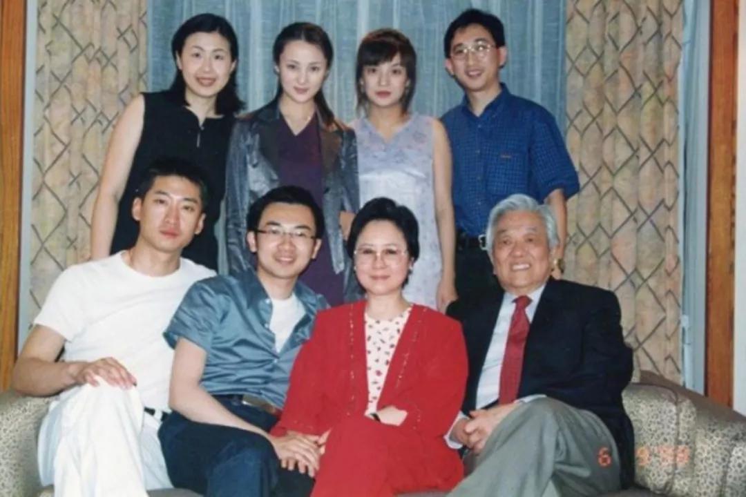 红楼梦草蛇灰线伏脉千里情节,红楼梦草蛇灰线伏脉千里什么意思