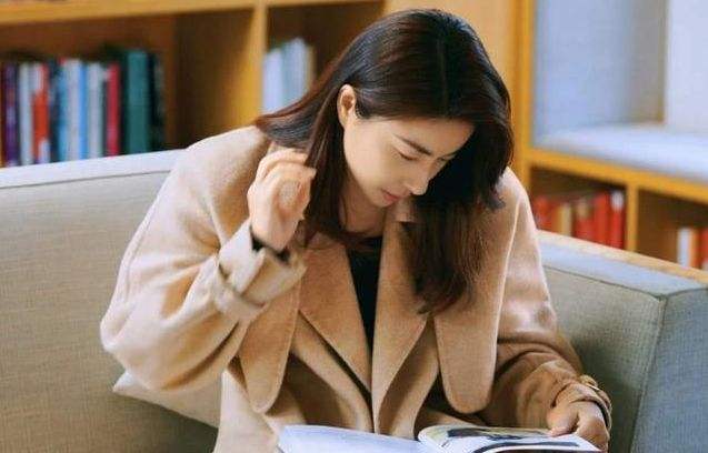 霍启刚带子女下厨,霍启刚为孩子下厨视频