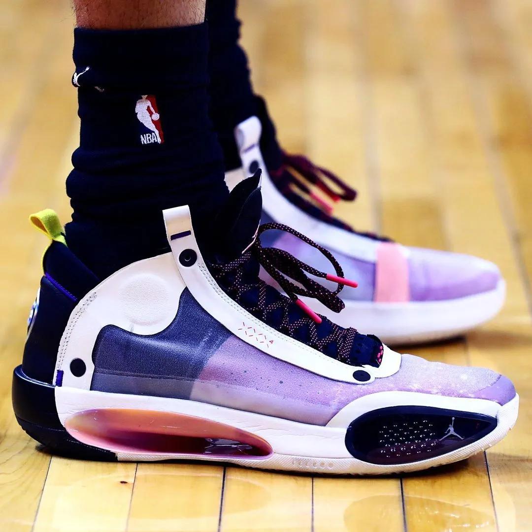 aj黄蜂队配色,nba球员上脚aj11红色