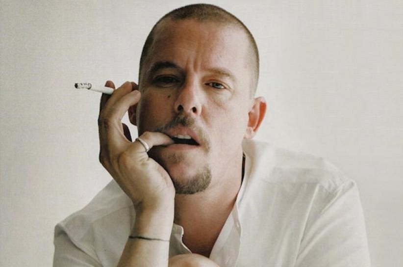 麦昆鞋angelababy,亚历山大麦昆小白鞋为什么很硬