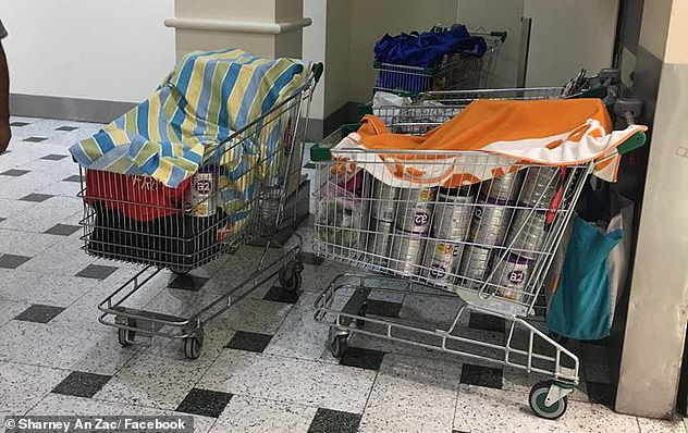 澳母亲无奶粉可买怒而曝光秘密仓库，数百罐奶粉被囤积将运往中国